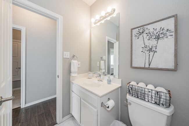Building Photo - The Best in Texas: 3Bed/2Bath w/Spacious Ensuite