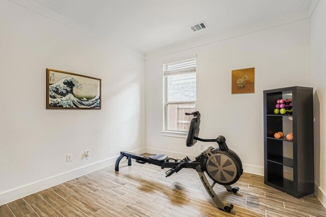 Building Photo - 6800 Cliff Rose Dr