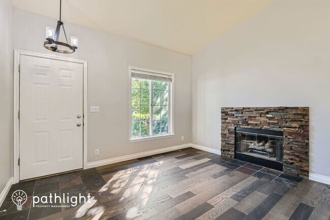 Building Photo - 193 1375 N