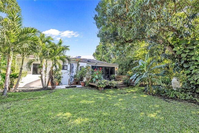 Building Photo - 3030 SW 2nd Ave