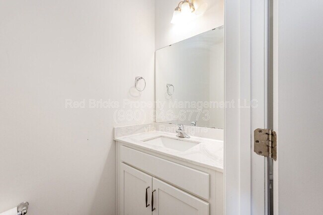 Building Photo - 8046 Saluda Dr