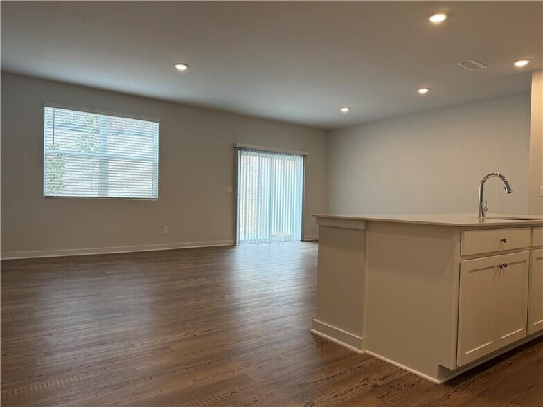 Building Photo - 7309 Mulberry St