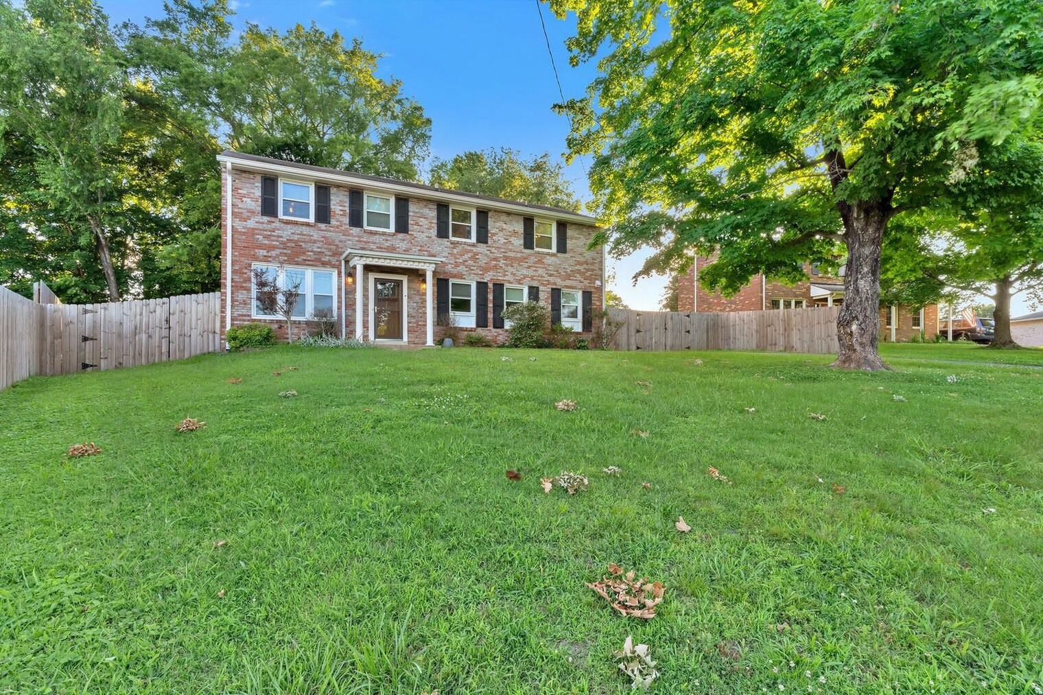 Building Photo - 808 Roseview Dr