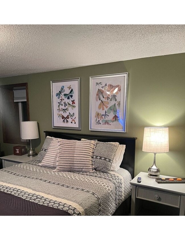 Building Photo - Spacious 4-Bedroom Home Near Airport, Lake...