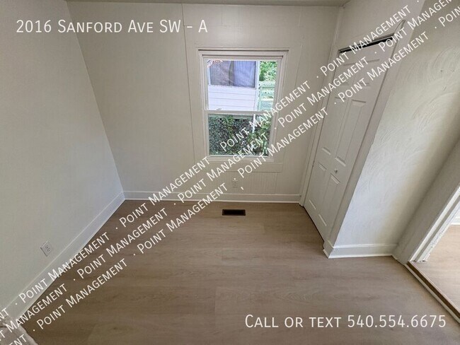 Building Photo - 2016 Sanford Ave SW