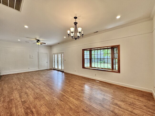 Building Photo - Recently Updated 4-Bedroom Ranch Home w/a 2 Bedroom Guest Cottage! Ready 04-23-26! Pet Friendly Home