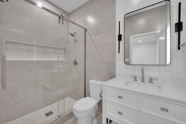 Building Photo - SIGN YOUR LEASE BY 1.31.26 AND RECEIVE THE FIRST 2 WEEKS RENT FREE!! Beautifully updated 3-bedroo...