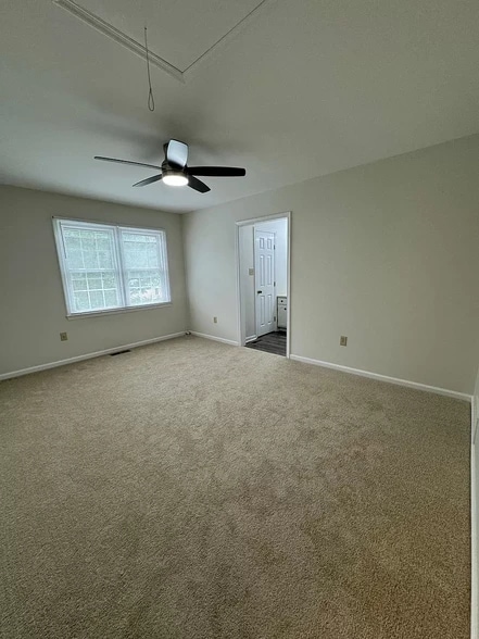 Building Photo - 716 John St