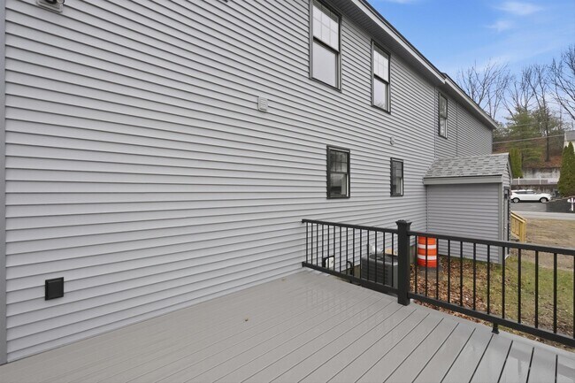 Building Photo - 24 Daytona St