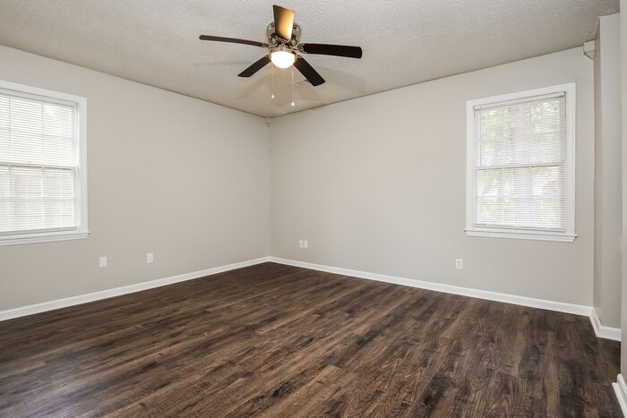 Building Photo - 209 Bluebell Ave