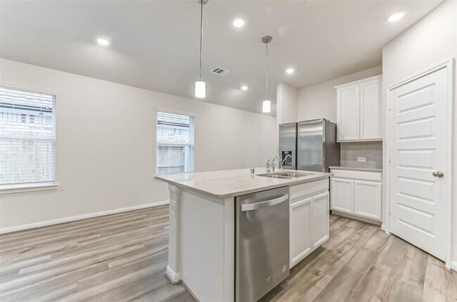 Building Photo - 17590 Rosette Grass Dr