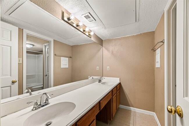 Building Photo - 1311 Antoine Dr