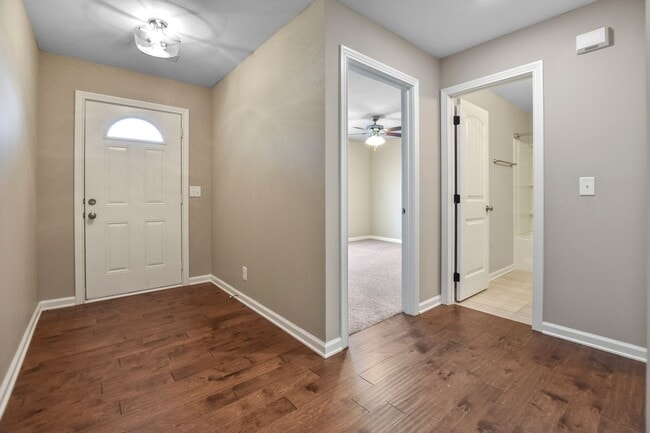 Building Photo - Pet Friendly Three Bedroom!