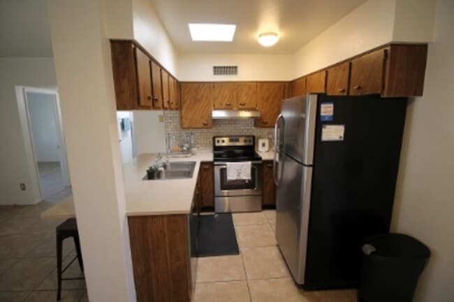 Building Photo - Townhome COMING AVAILABLE SOON!!!! Cute 2bd/2ba