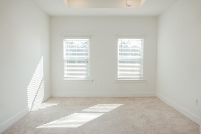 Building Photo - 233 Lyla Ln