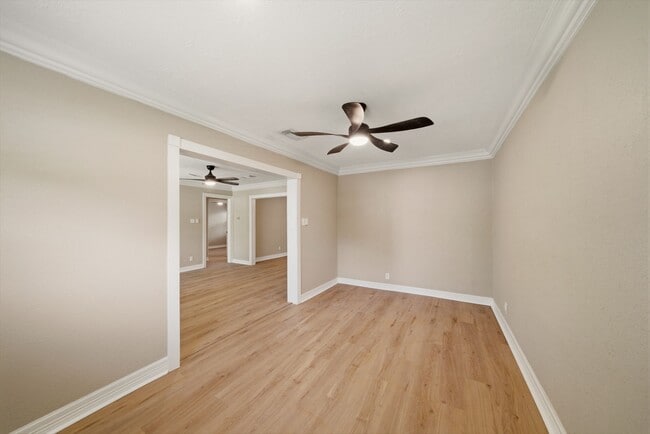 Building Photo - 417 13th Ave N