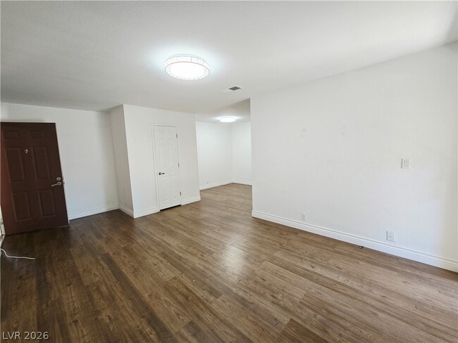 Building Photo - 5081 River Glen Dr