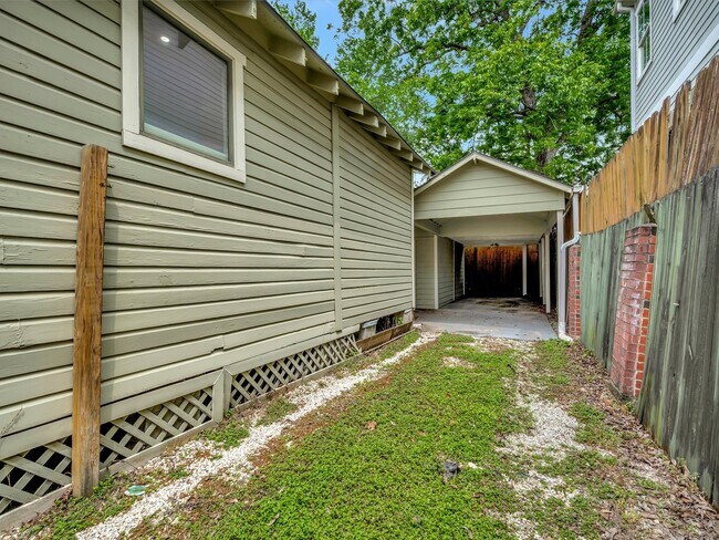 Building Photo - 4628 Kermit St