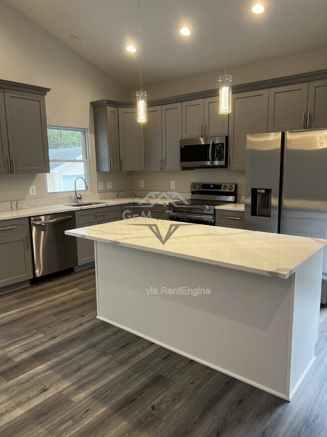 Building Photo - 38 Meadow View Ln