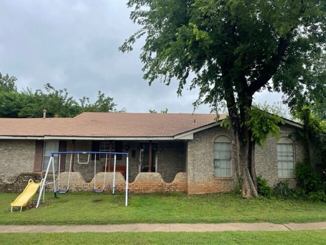 Building Photo - Edmond Home Ready for Occupancy