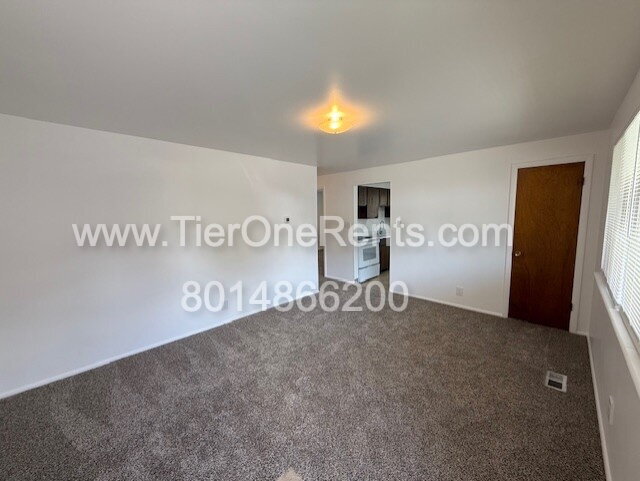 Building Photo - NO DEPOSIT option available for qualified ...
