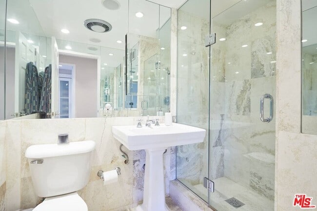 Building Photo - 865 Comstock Ave