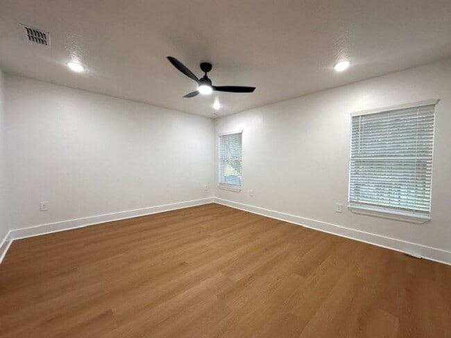 Building Photo - Brand new home!