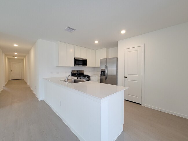 Building Photo - 15675 Plum Brk Dr