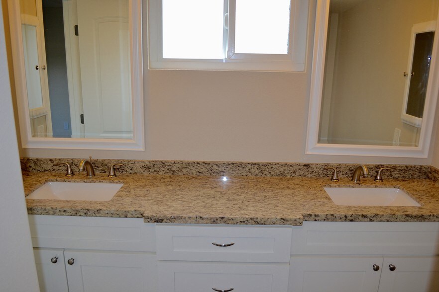 Building Photo - 15551 Boleyn Cir