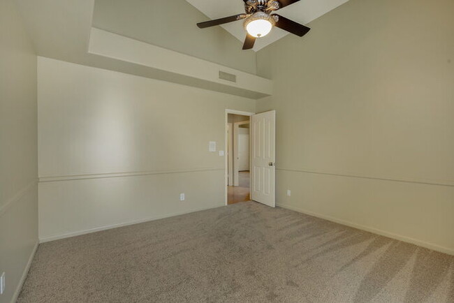 Building Photo - 1307 E Treasure Cove Dr
