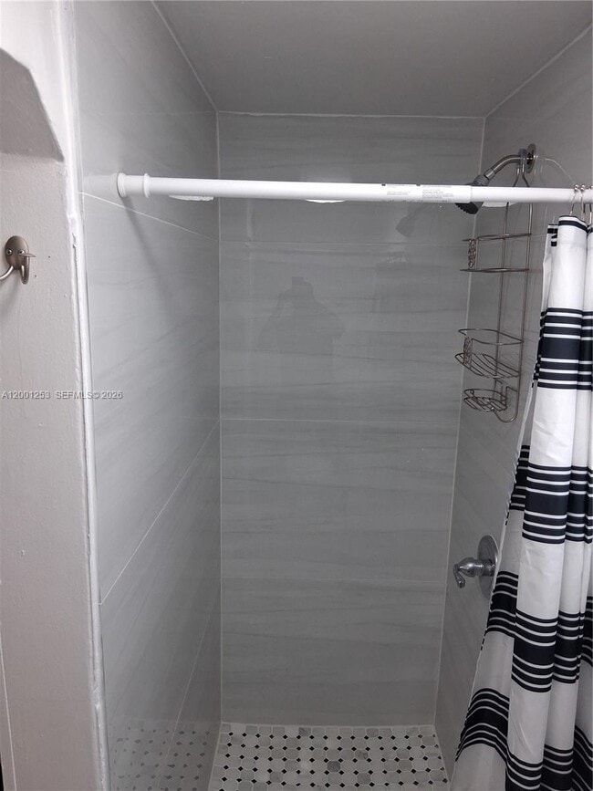 Building Photo - 1000 SW 3rd Ave