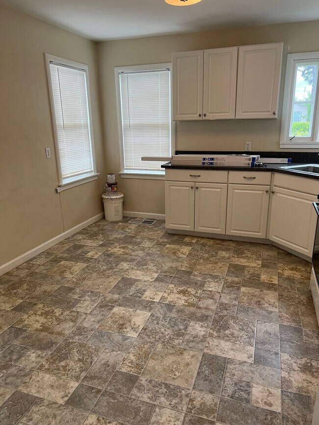 Building Photo - 2 Bedroom Home in Anderson - MUST SEE