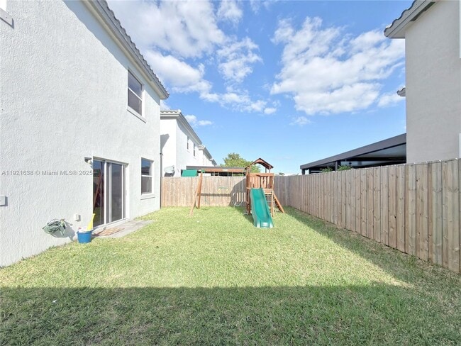 Building Photo - 2636 SE 13th Ct