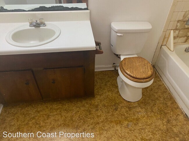 Building Photo - 2 br, 1 bath House - 140 Freedom Court Unit H