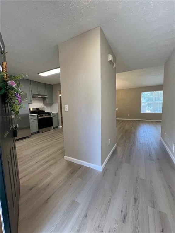 Building Photo - 2717 Lake Park Ridge E