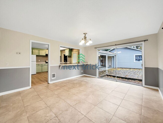 Building Photo - 3 Bed and 1 Bath Single-family Home Availa...