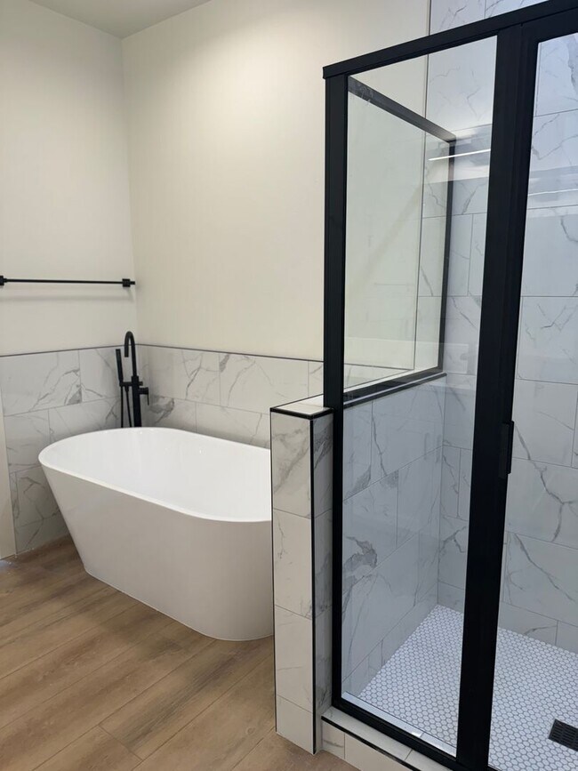 Building Photo - TWIN HOME FOR RENT IN SUGAR CITY - 3 BEDROOMS 2 FULL BATHROOMS