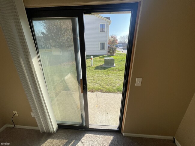 Building Photo - 2 br, 1 bath Condo - Martin Orchards Condo...