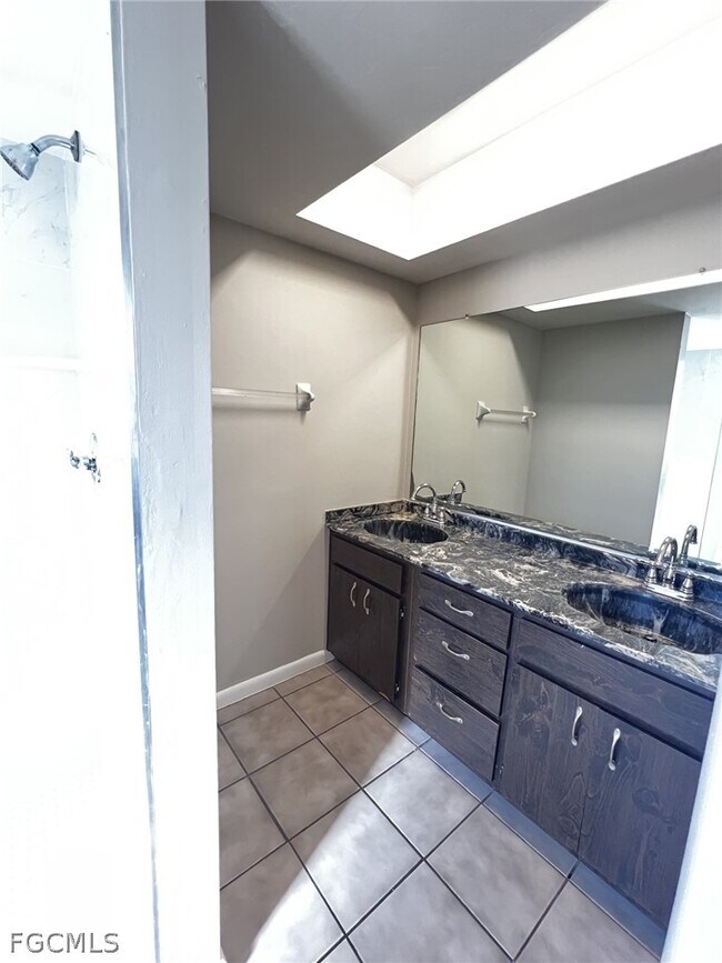 Building Photo - 609 SE 23rd Pl