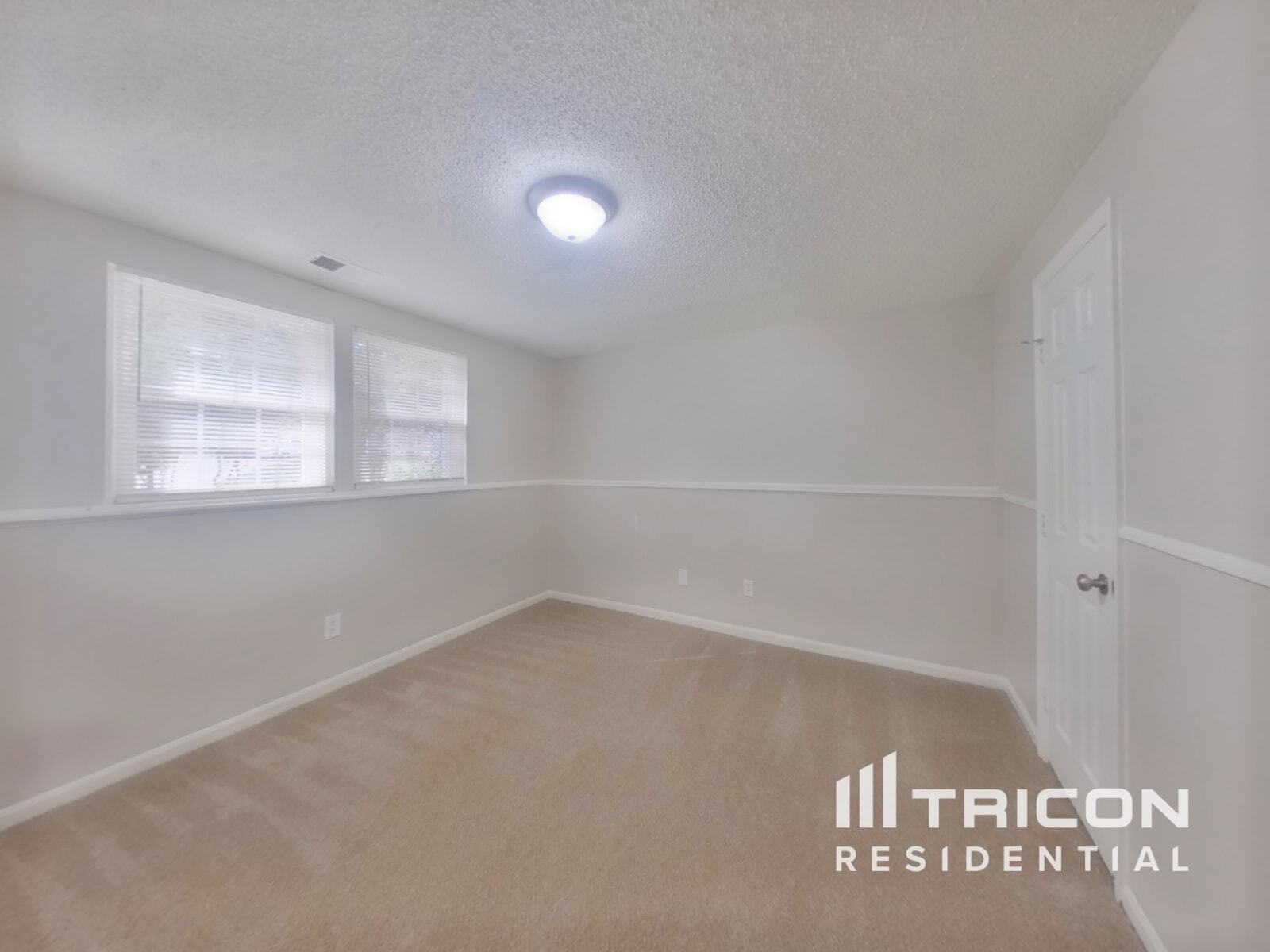 Building Photo - 2305 Valleyview Dr