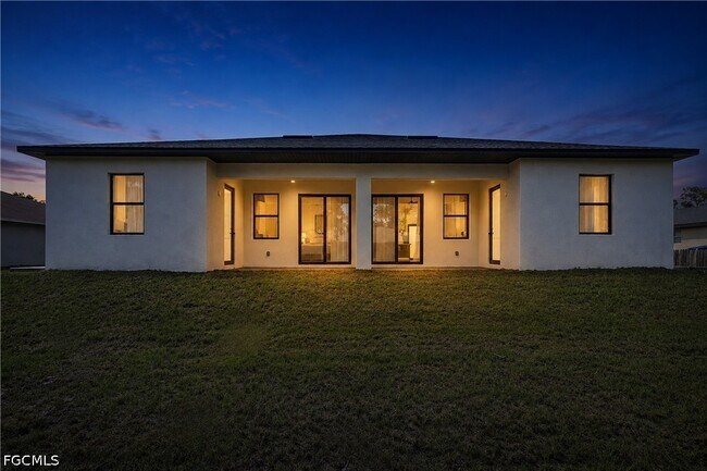Building Photo - 2421 Herb Ave S
