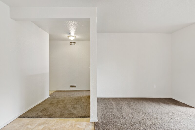 Building Photo - 9701 Woodlawn Ave N