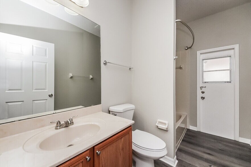 Building Photo - 204 Abbotsbury Dr