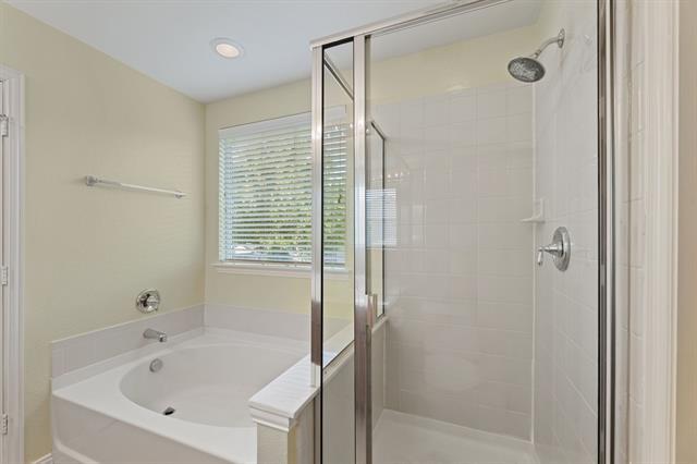 Building Photo - 10528 Cochron Dr