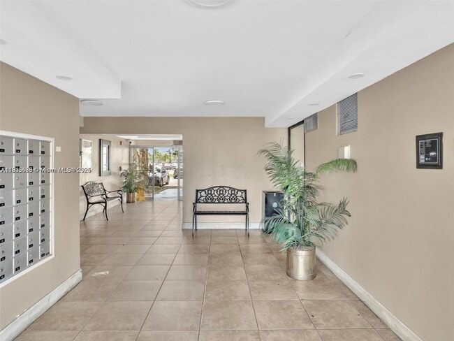 Building Photo - 1780 NE 191st St