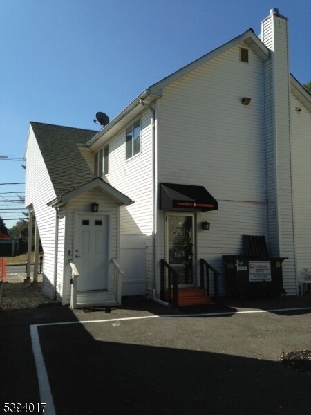 Building Photo - 12 Main St