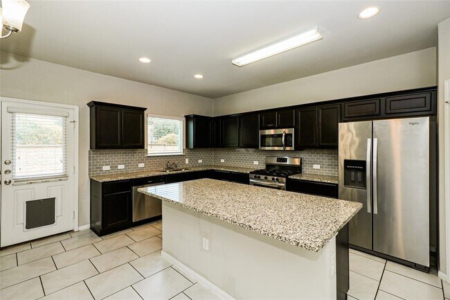 Building Photo - 9201 Sawyer Fay Ln