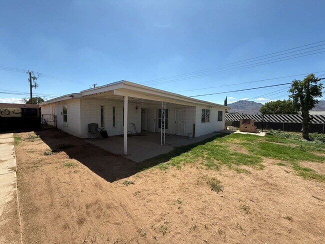 Building Photo - 5725 Wren Ave