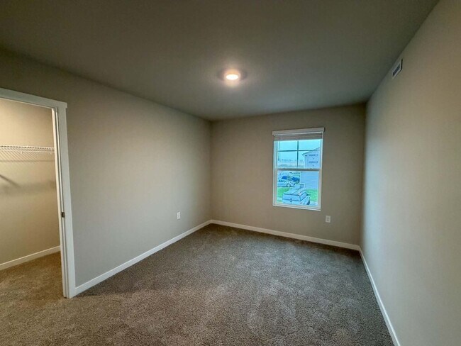 Building Photo - 1405 NE 59th Ln