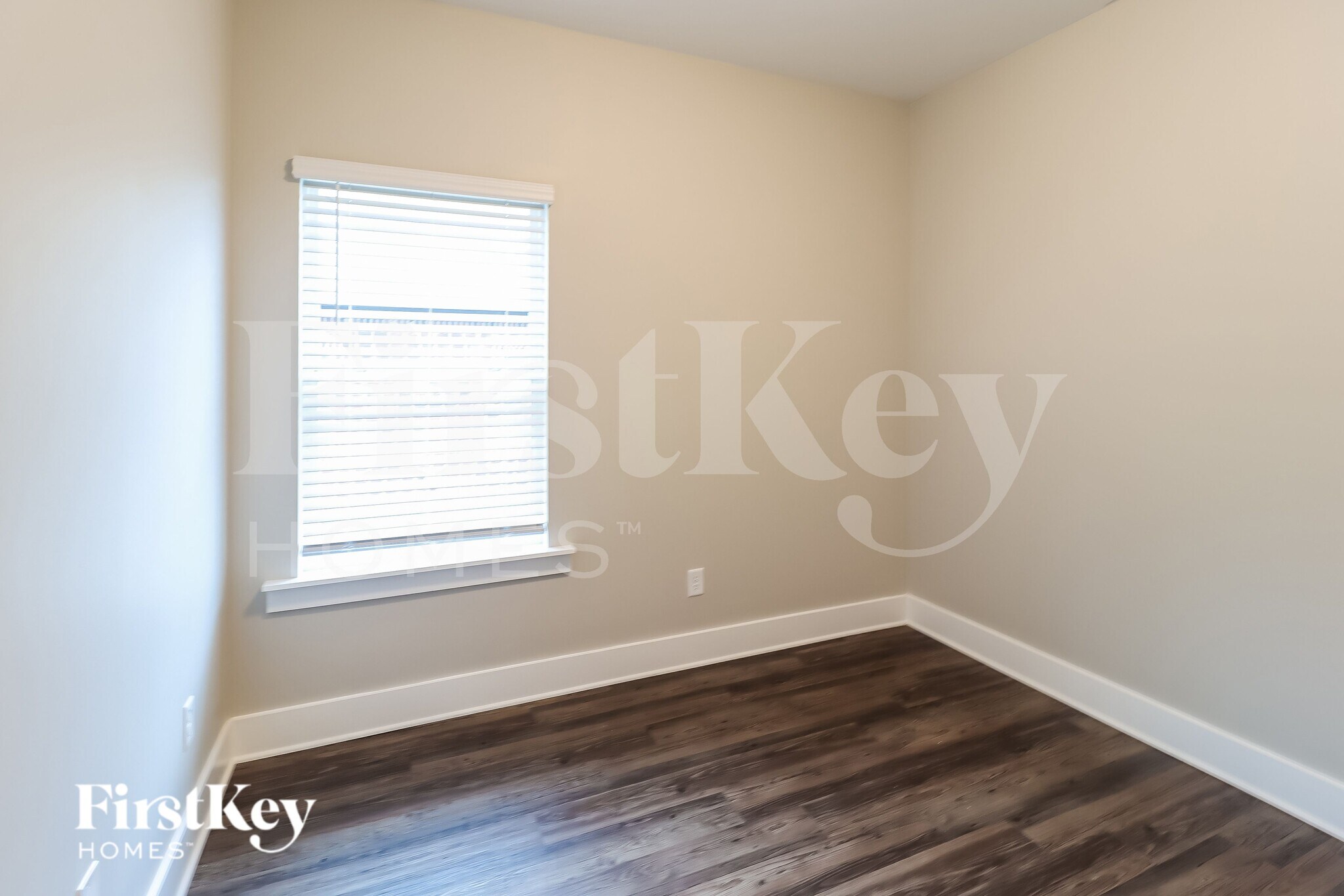 Building Photo - 1376 Woodridge Pl